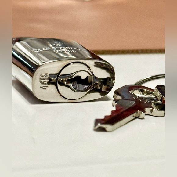 Louis Vuitton Silver Lock & Keys 448 - Picture 2 of 4